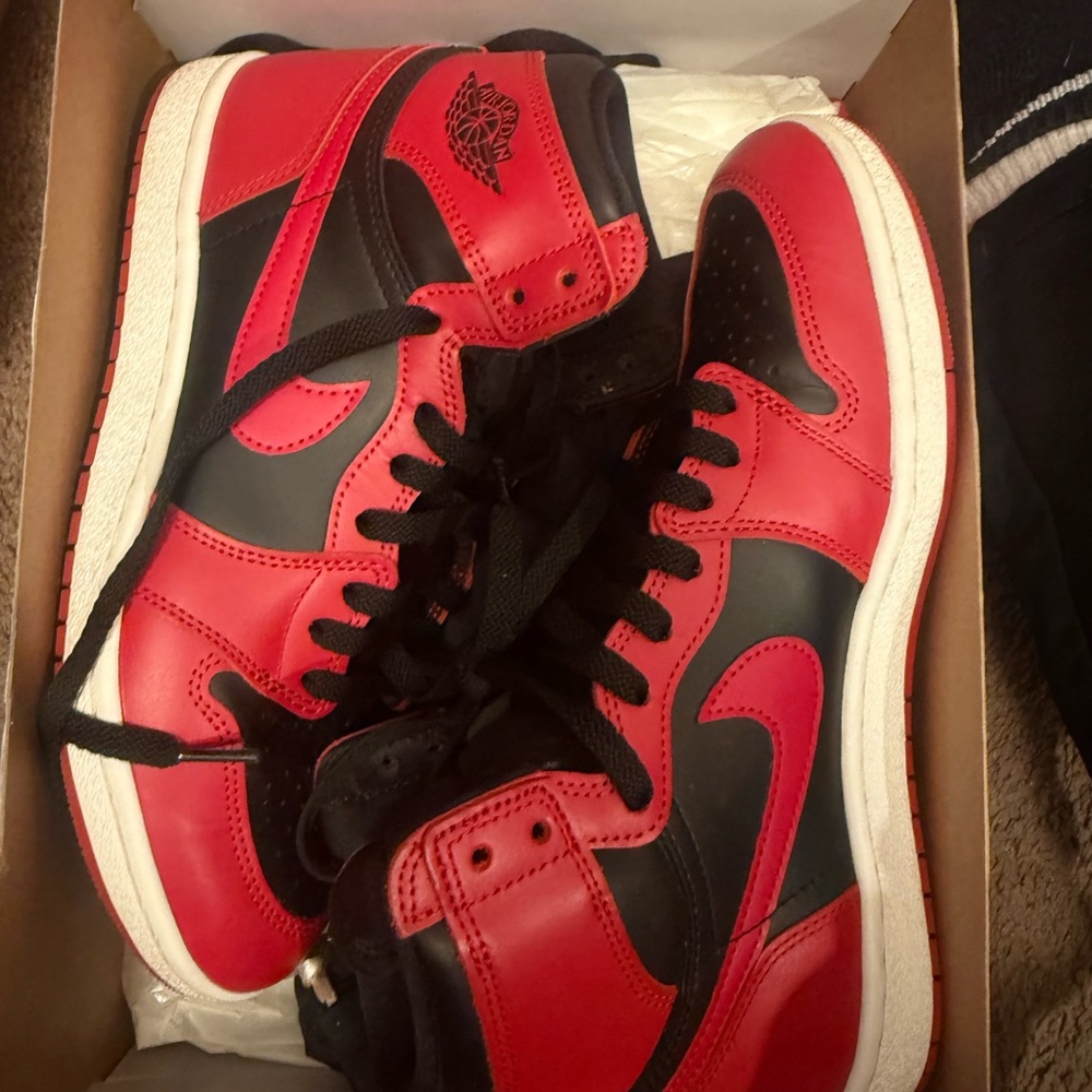 Varsity red Jordan 1 high 85 size 9.5